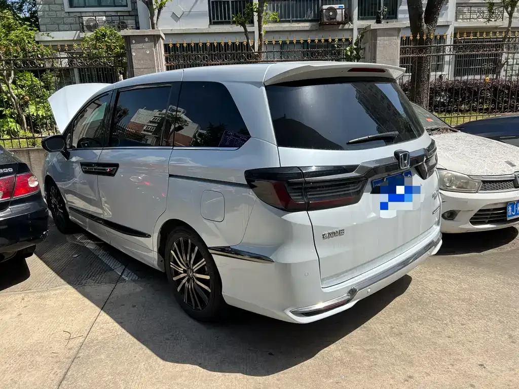 Honda Elysion 2024 из CN, фото 8