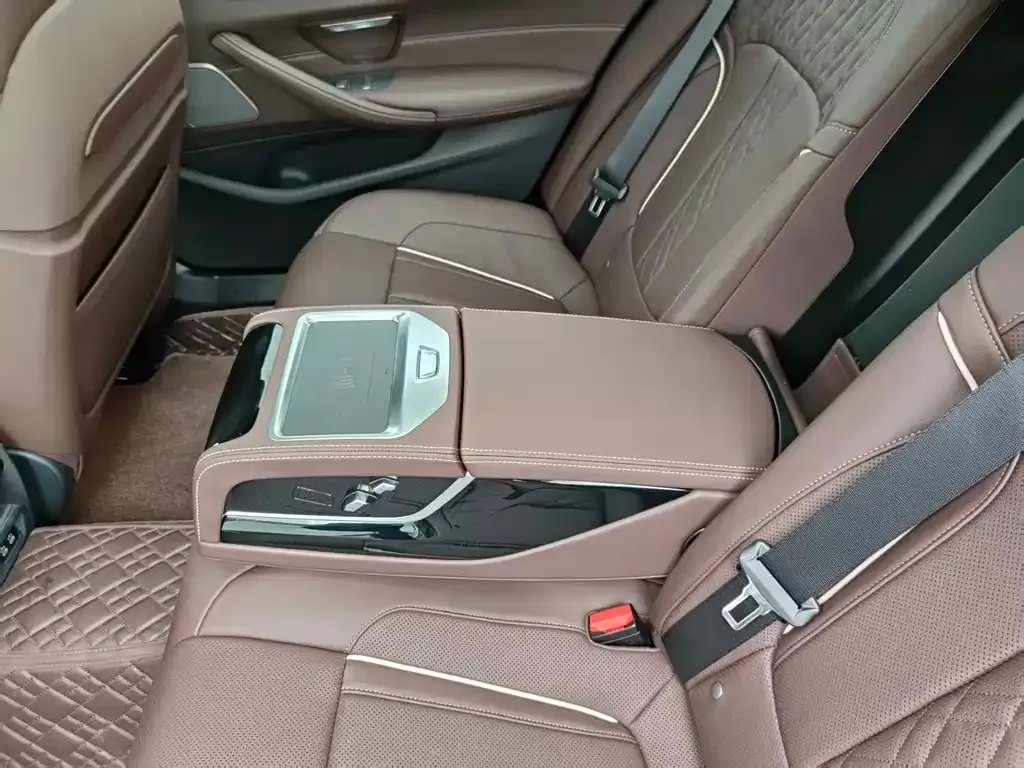 BMW 5 Series New Energy — фото 7
