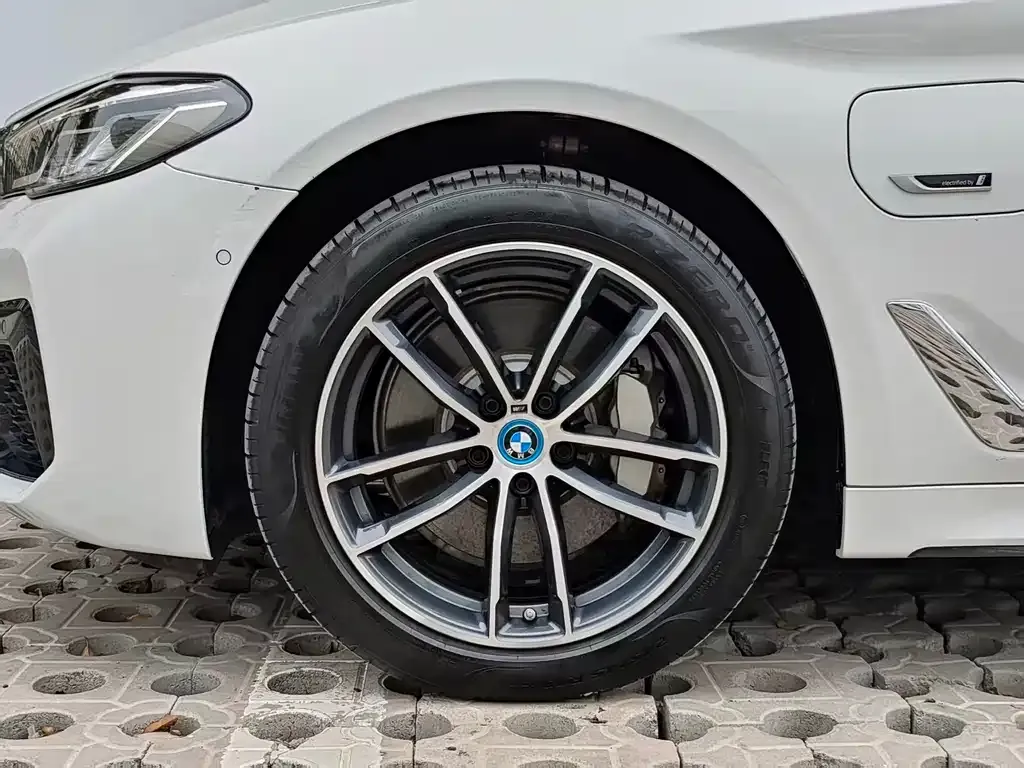 BMW 5 Series New Energy — фото 5
