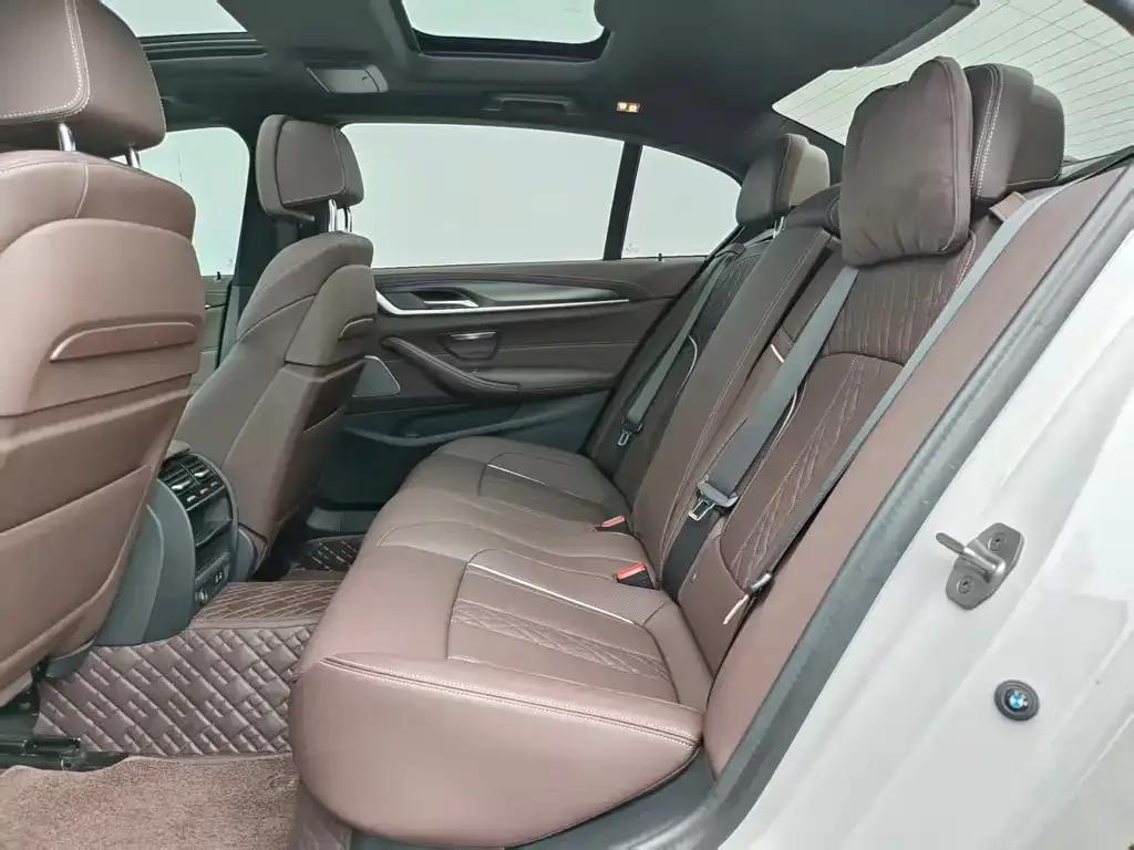 BMW 5 Series New Energy — фото 4