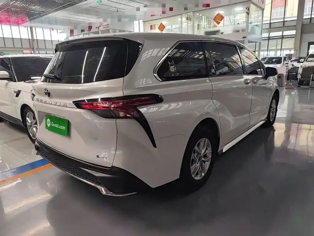 Toyota Granvia 2024 из CN, фото 3