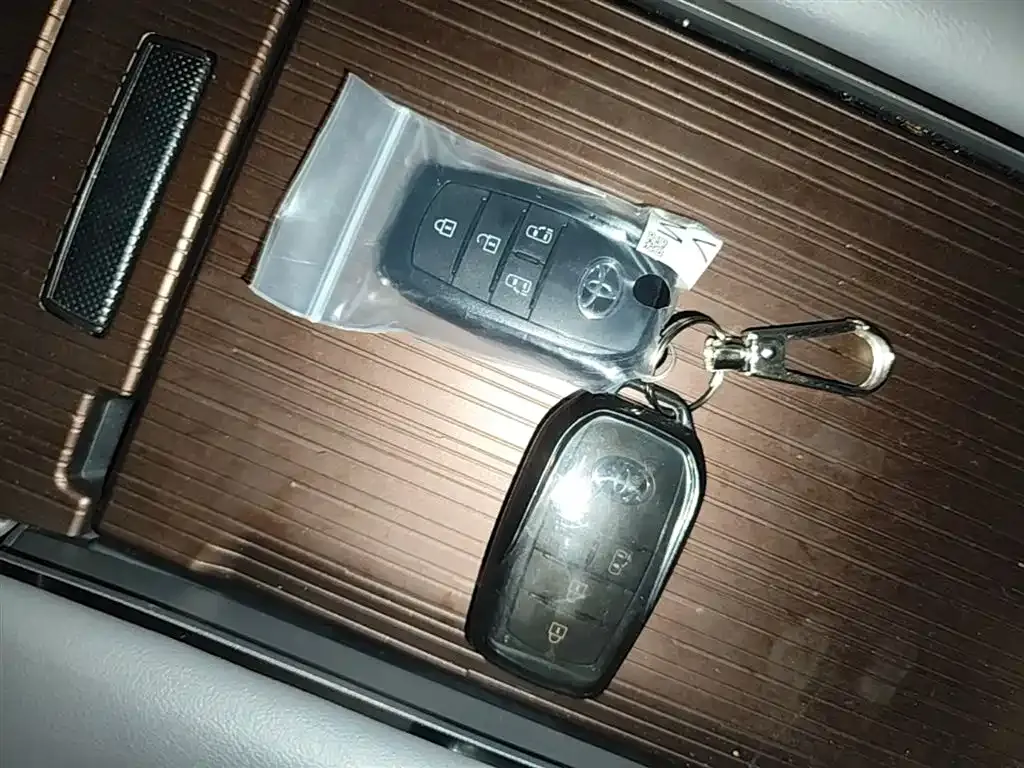 Toyota Granvia 2024 из CN, фото 7
