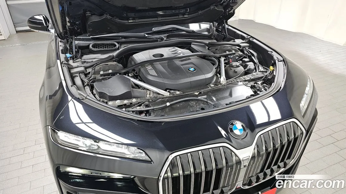 BMW 7-Series — фото 10