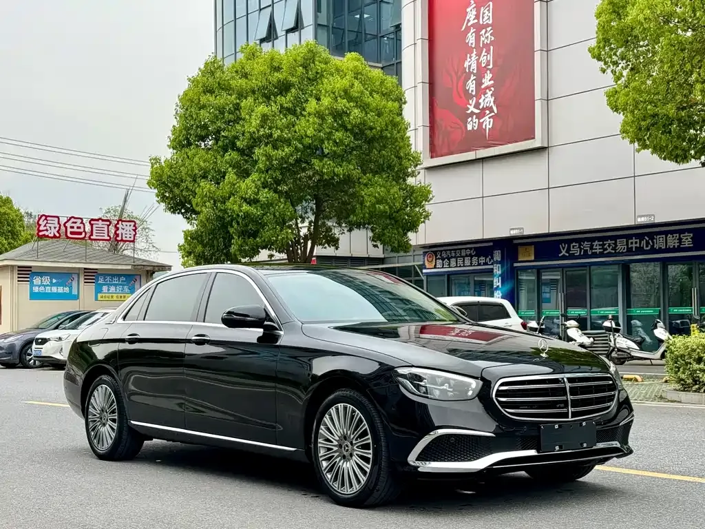 Mercedes-Benz E-Class — фото 5
