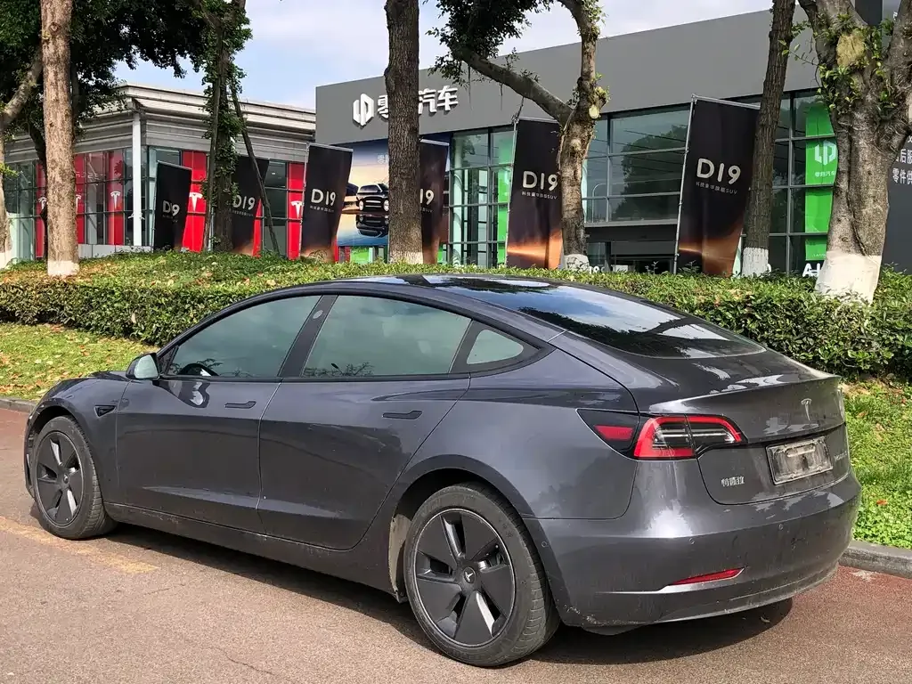 Tesla Model 3 — фото 10