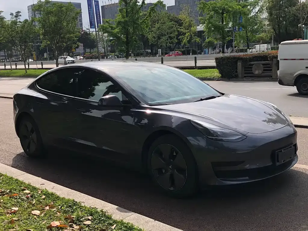 Tesla Model 3 — фото 8