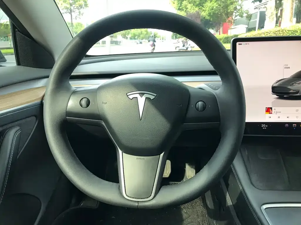 Tesla Model 3 — фото 3