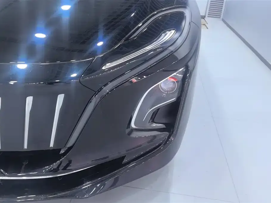 Hongqi E-QM5 — фото 3