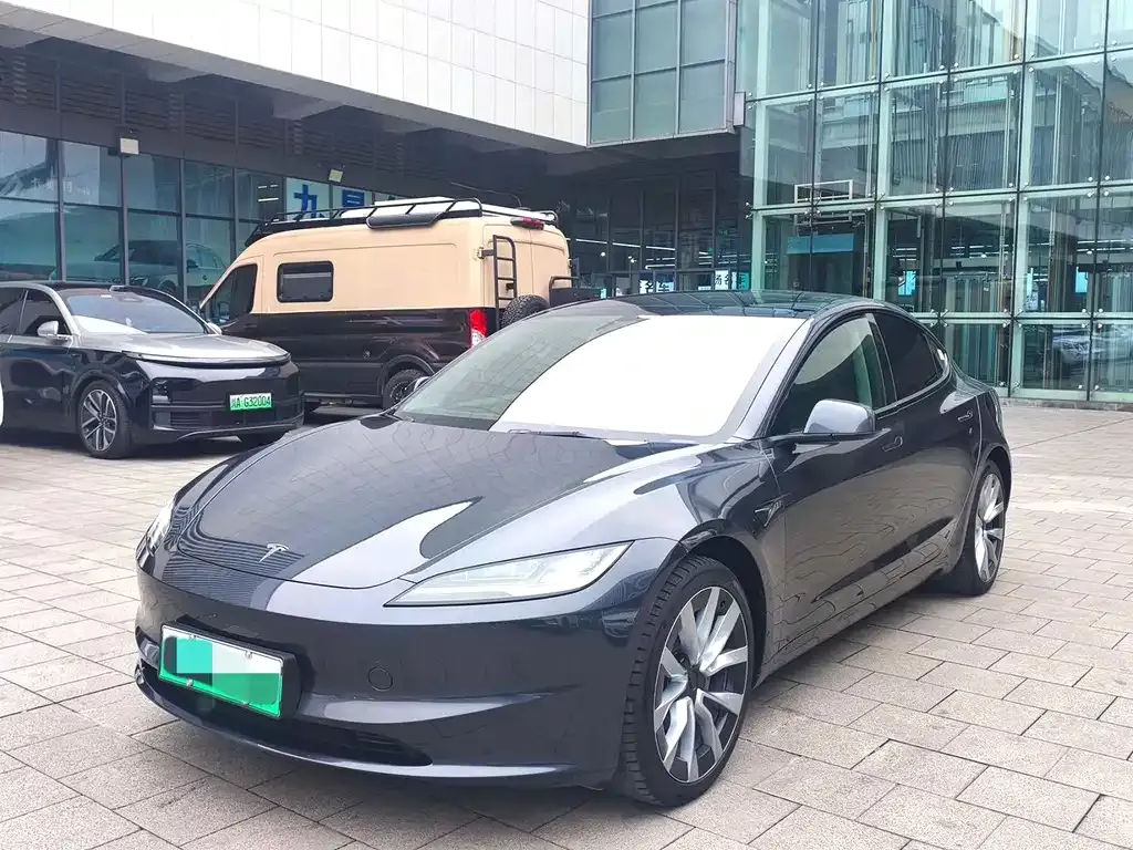 Tesla Model 3 — фото 1