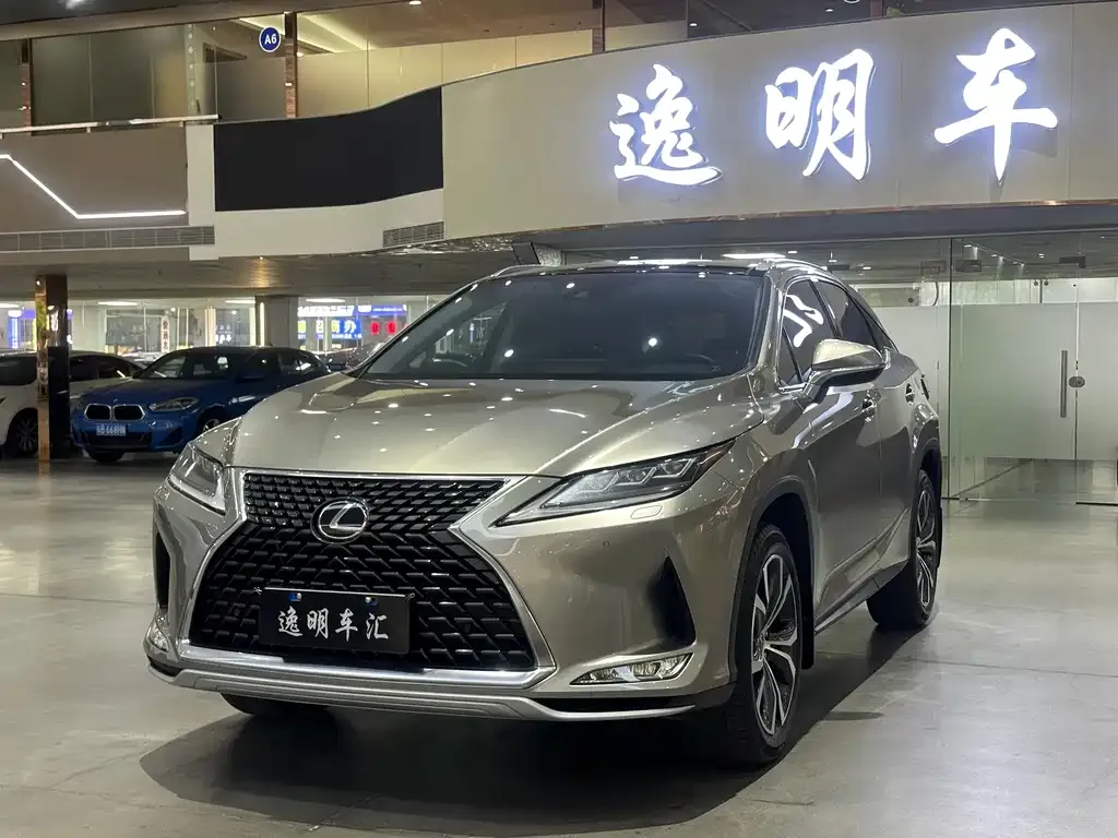 Lexus RX — фото 1