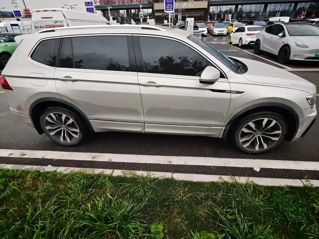 Volkswagen Tiguan L 2021 из CN, фото 9