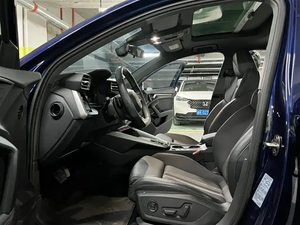 Audi A3 2023 из CN, фото 8