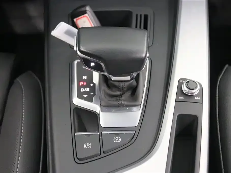 Audi A4L 2021 из CN, фото 3