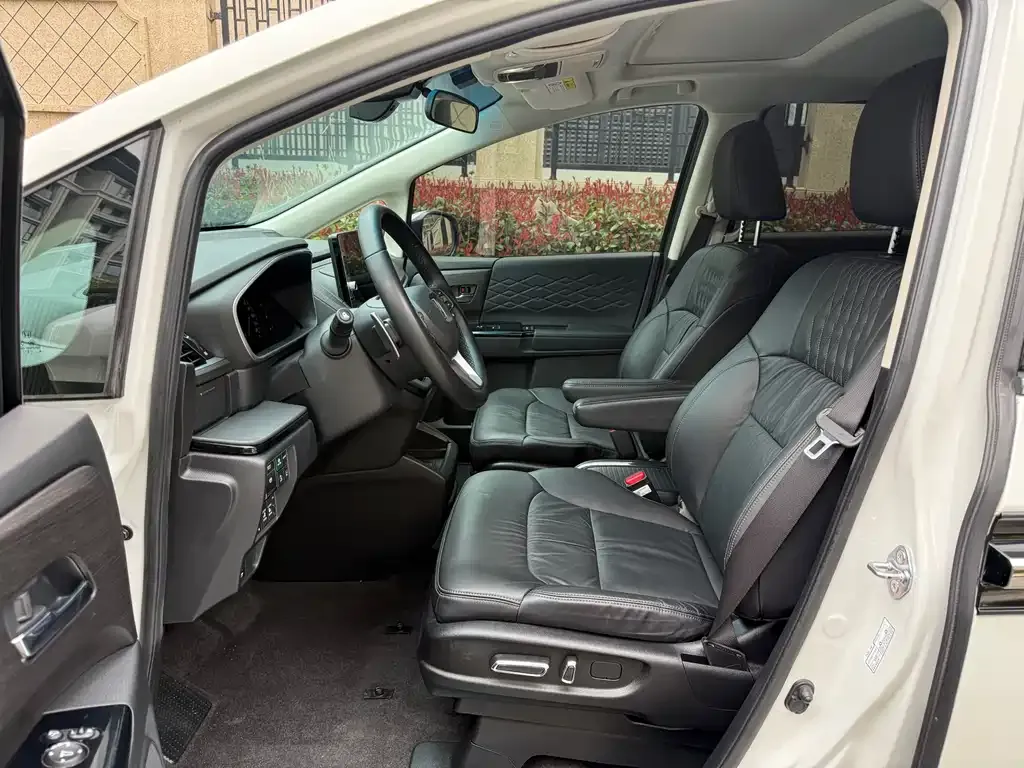 Honda Elysion 2023 из CN, фото 7