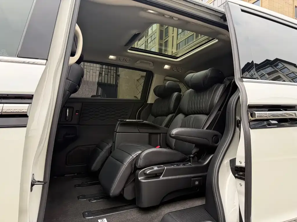 Honda Elysion 2023 из CN, фото 4