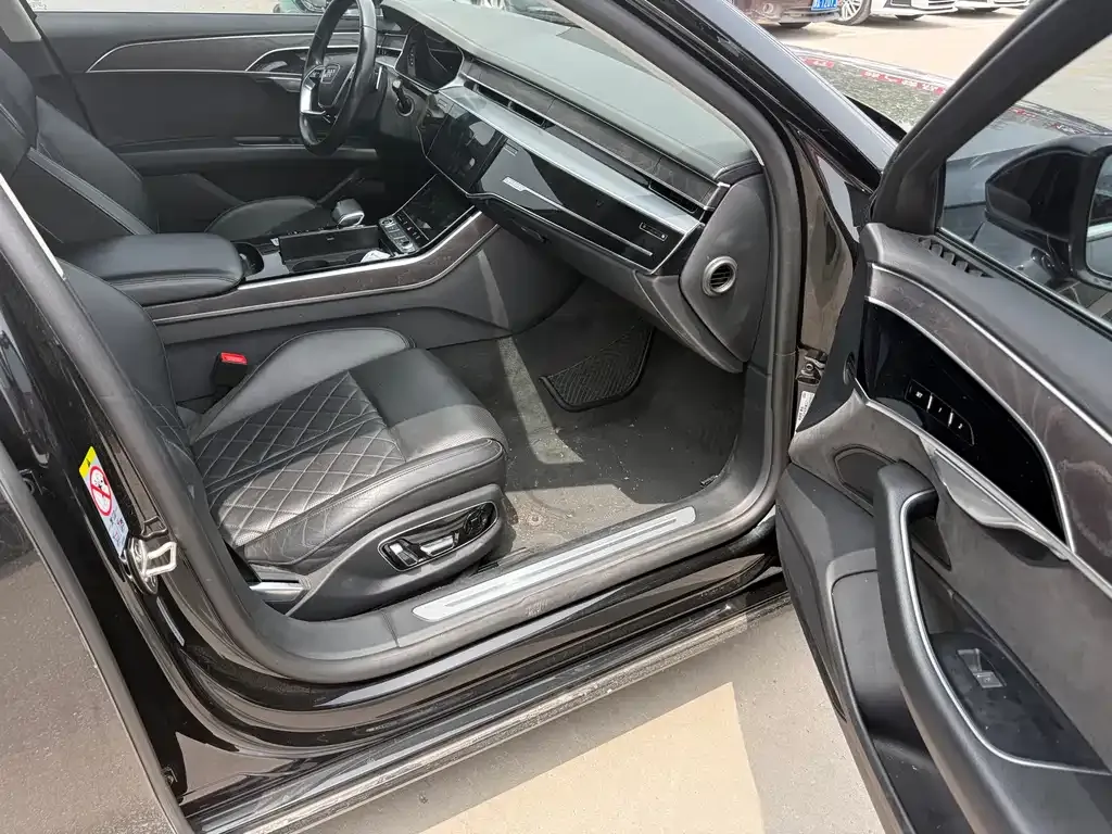 Audi A8 2022 из CN, фото 6