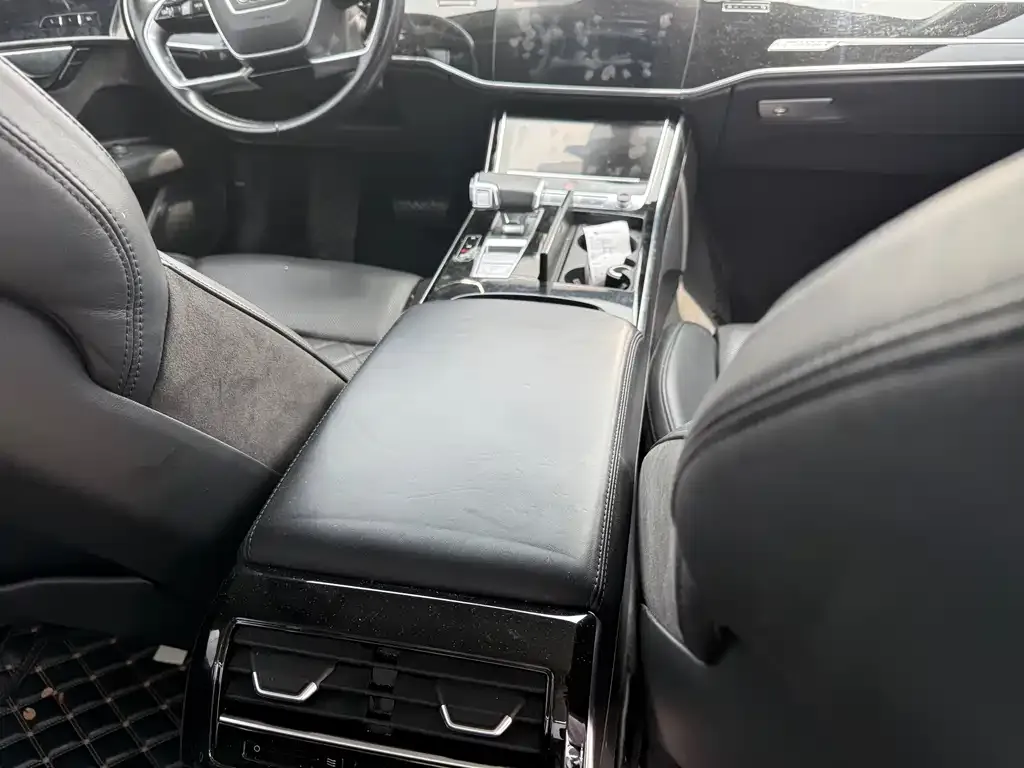 Audi A8 2022 из CN, фото 5