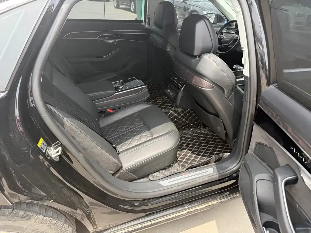 Audi A8 2022 из CN, фото 9