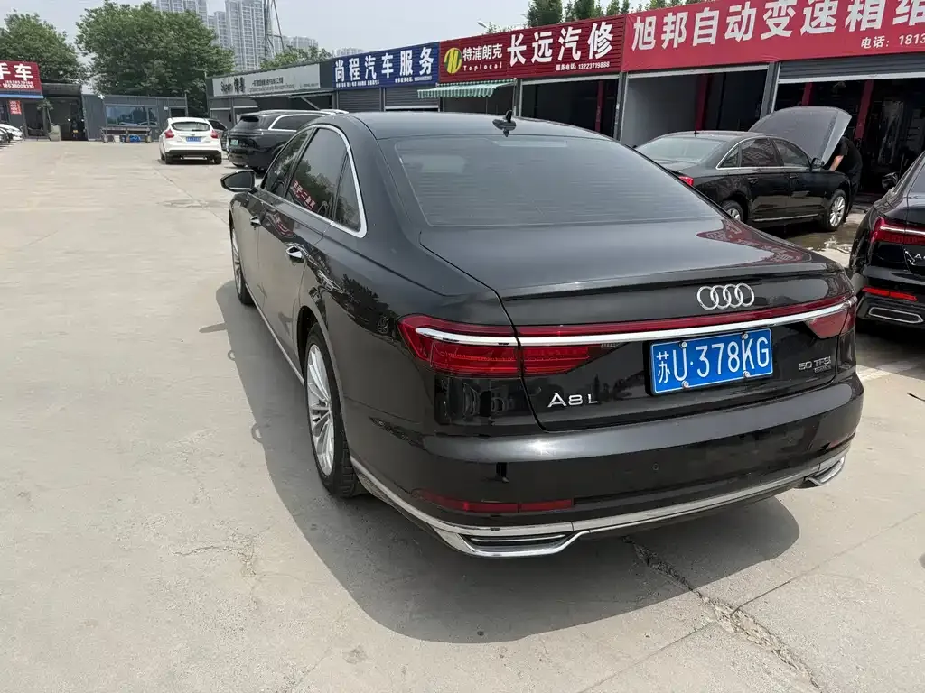 Audi A8 2022 из CN, фото 3