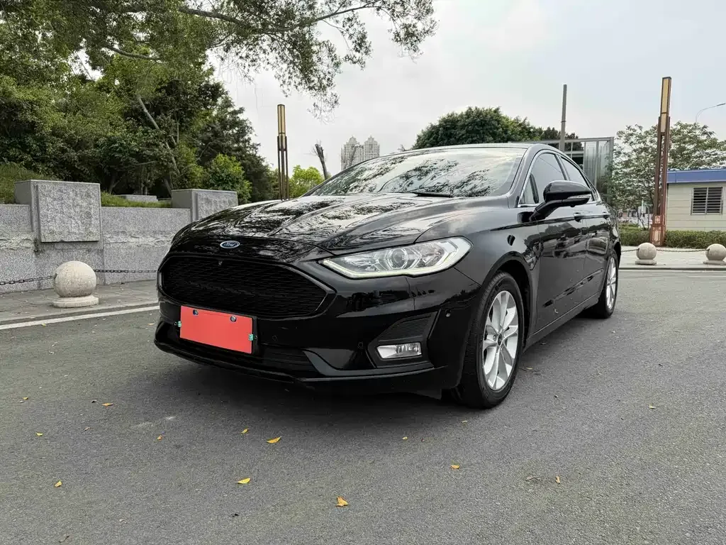 Ford Mondeo — фото 1