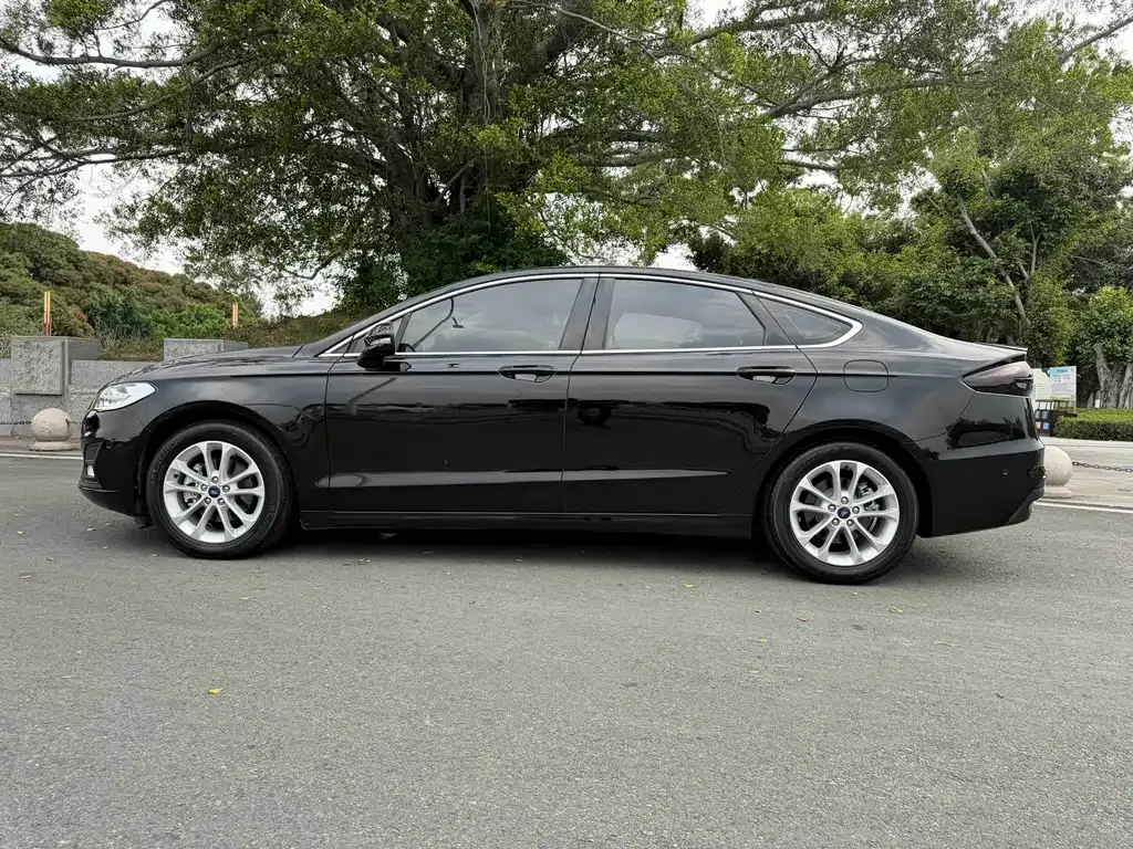 Ford Mondeo — фото 10