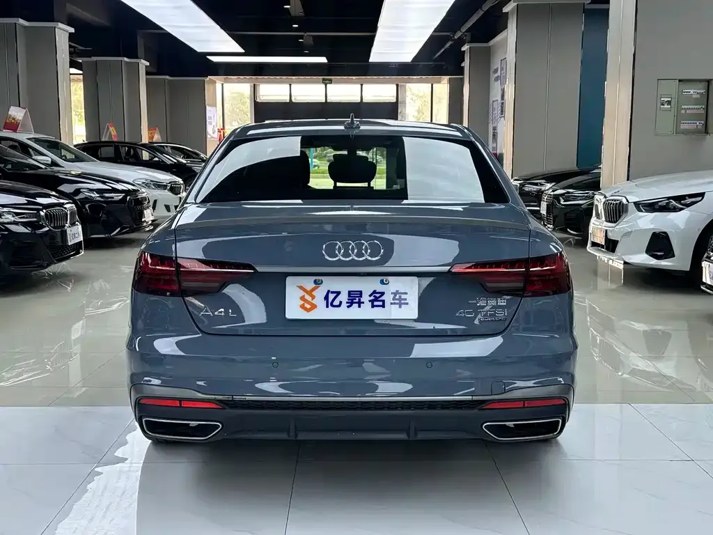 Audi A4L 2022 из CN, фото 4