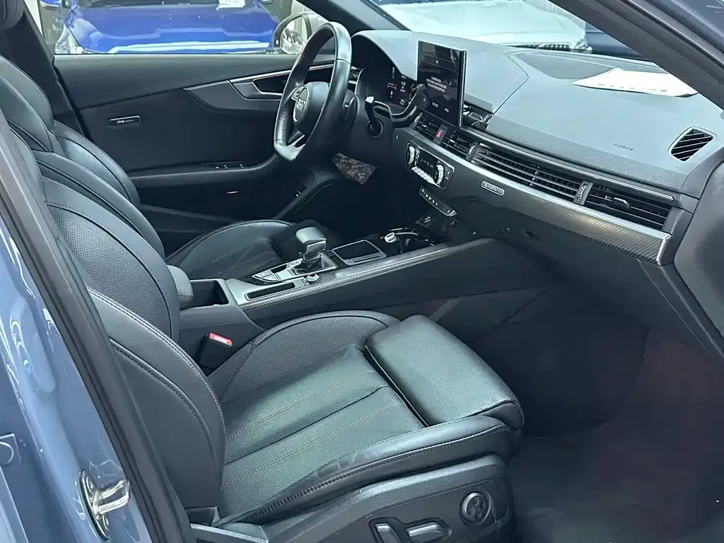 Audi A4L 2022 из CN, фото 5