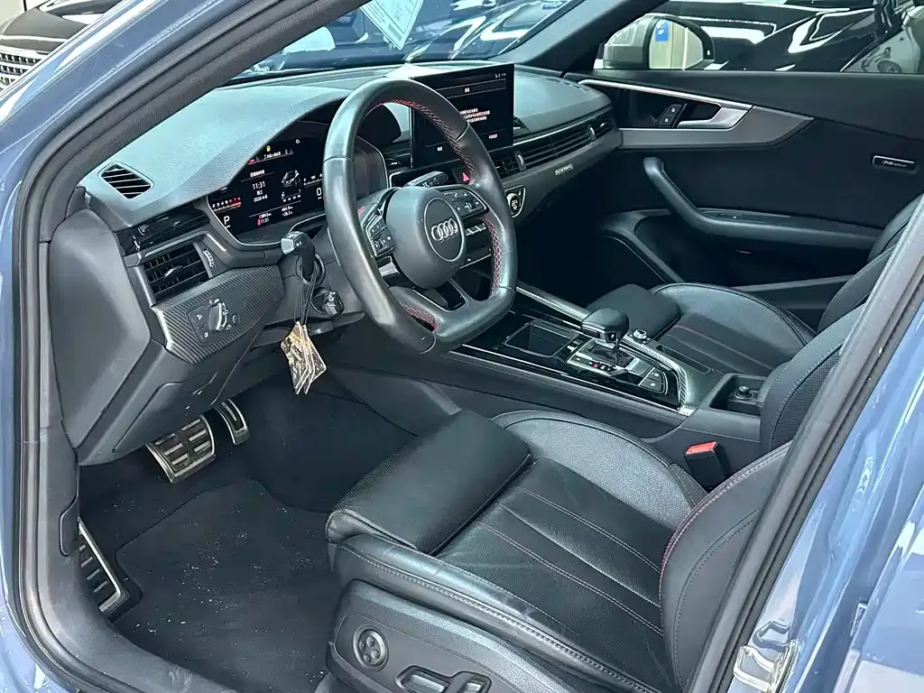 Audi A4L 2022 из CN, фото 2
