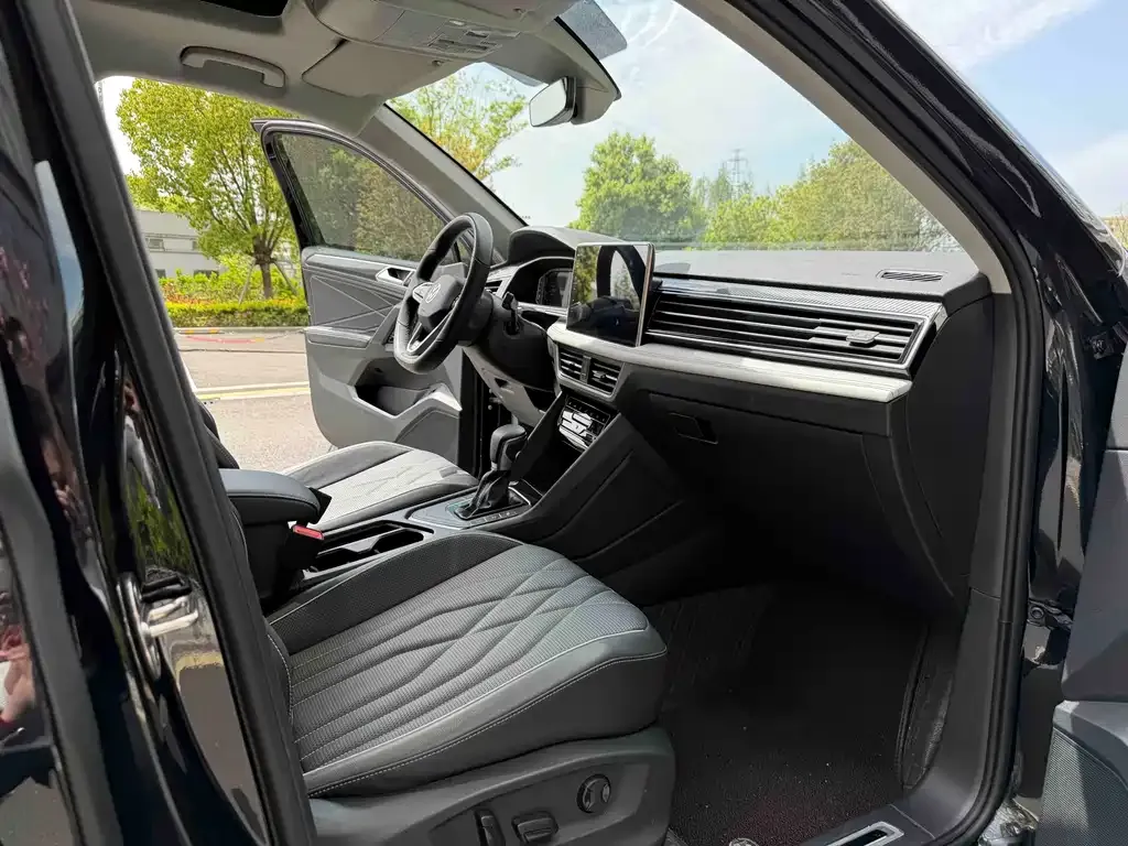 Volkswagen Tiguan L 2023 из CN, фото 10