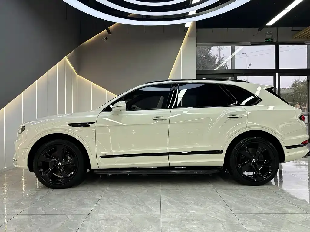 Bentley Bentayga 2021 из CN, фото 2