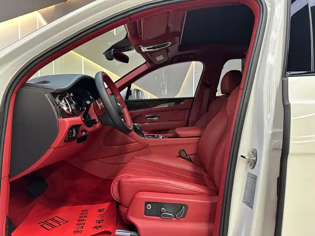 Bentley Bentayga 2021 из CN, фото 3
