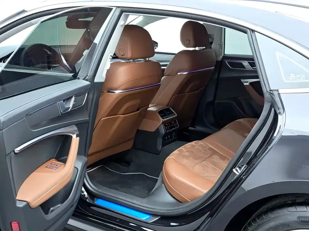 Audi A7L 2025 из CN, фото 10