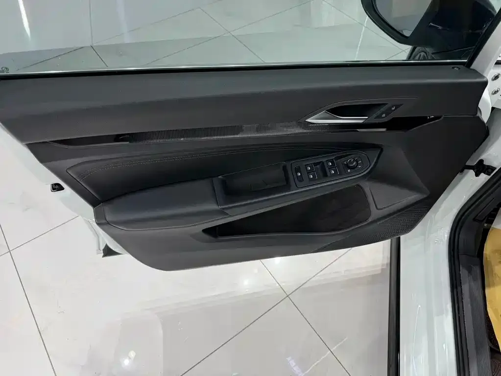 Volkswagen Golf 2022 из CN, фото 8