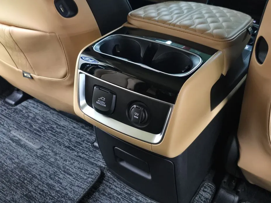 Kia Carnival 2023 из KR, фото 2