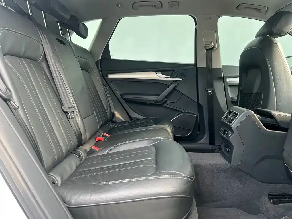 Audi Q5L 2021 из CN, фото 3