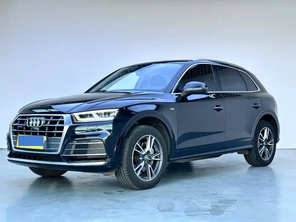 Audi Q5L — фото 1