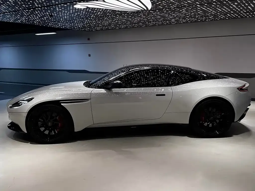 Aston Martin DB11 2023 из CN, фото 3