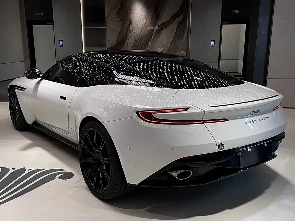 Aston Martin DB11 2023 из CN, фото 5