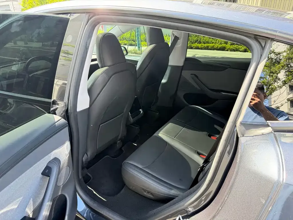 Tesla Model Y 2025 из CN, фото 4