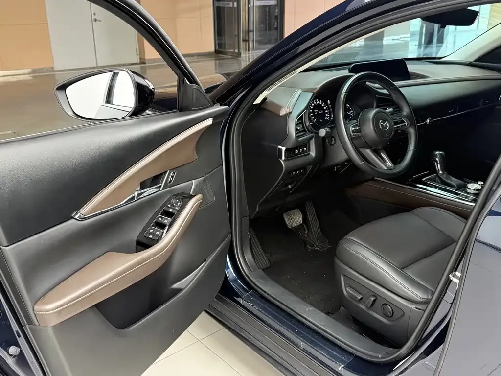 Mazda CX-30 2022 из CN, фото 8