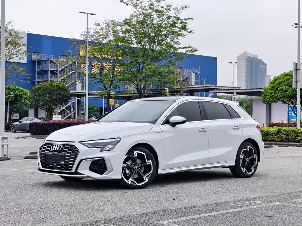 Audi A3 — фото 1