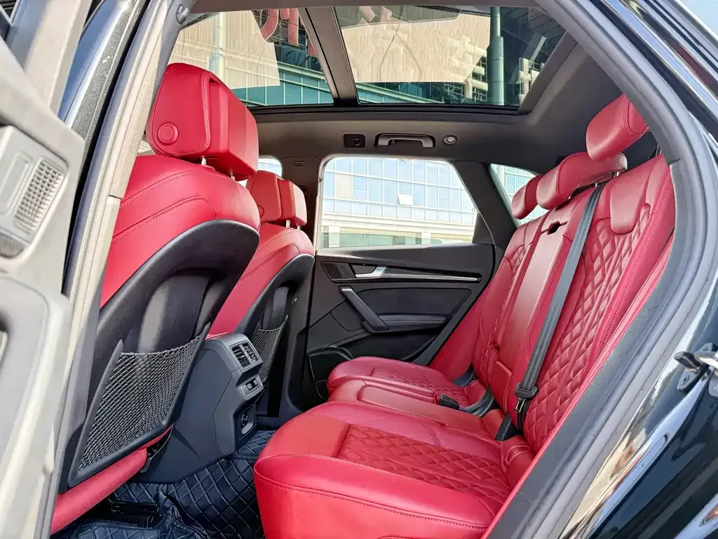 Audi SQ5 2023 из CN, фото 2