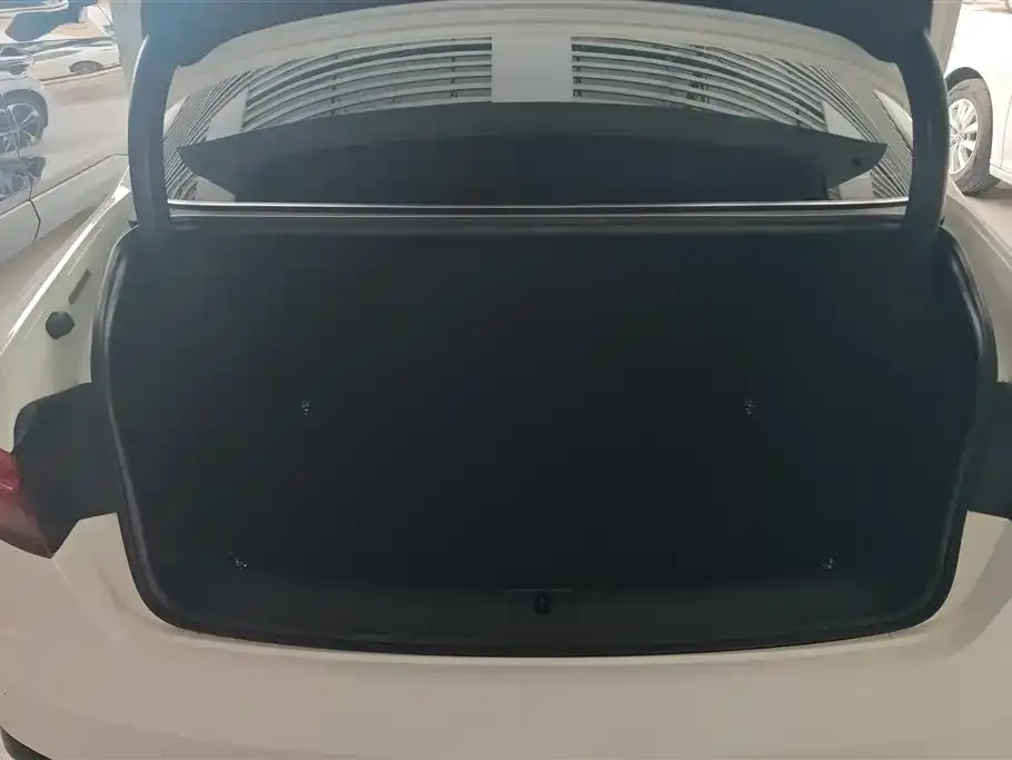 Audi A4L 2022 из CN, фото 4