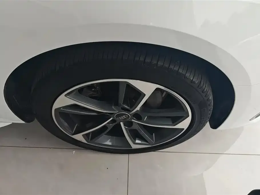 Audi A4L 2022 из CN, фото 6