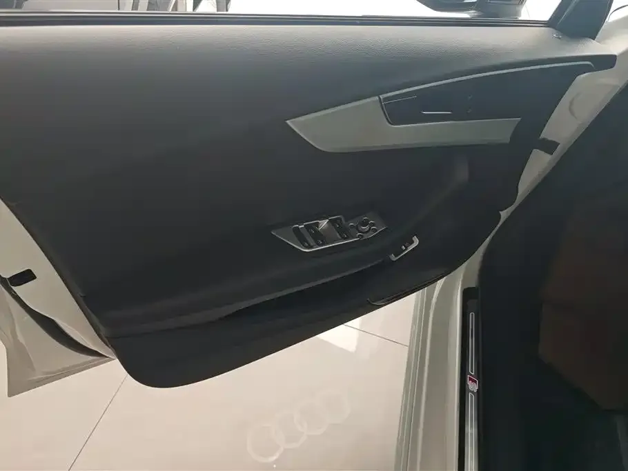Audi A4L 2022 из CN, фото 5