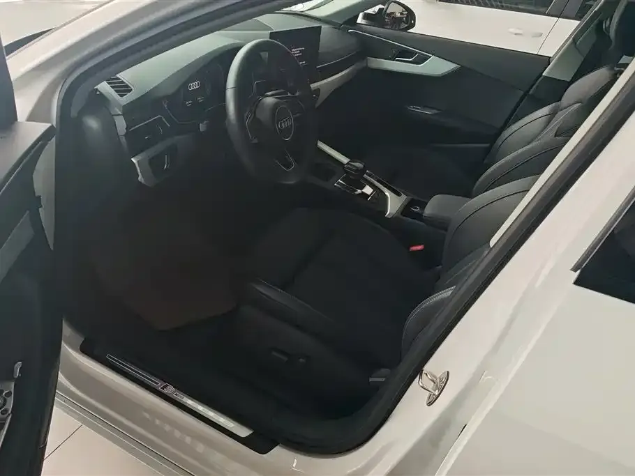 Audi A4L 2022 из CN, фото 9
