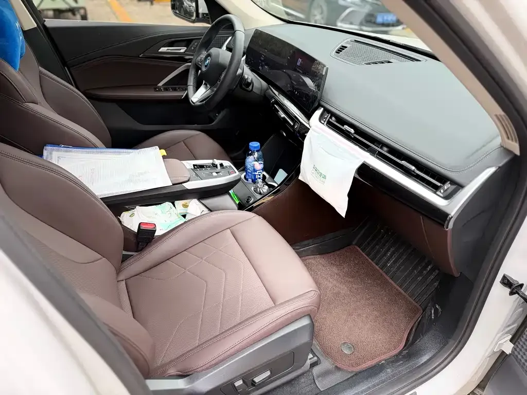 BMW iX1 2025 из CN, фото 2