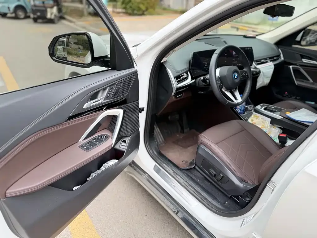 BMW iX1 2025 из CN, фото 5