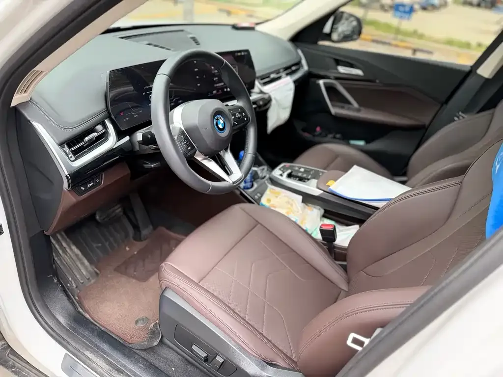 BMW iX1 2025 из CN, фото 7