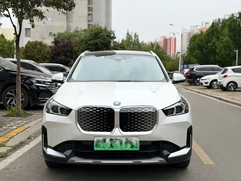 BMW iX1 2025 из CN, фото 6